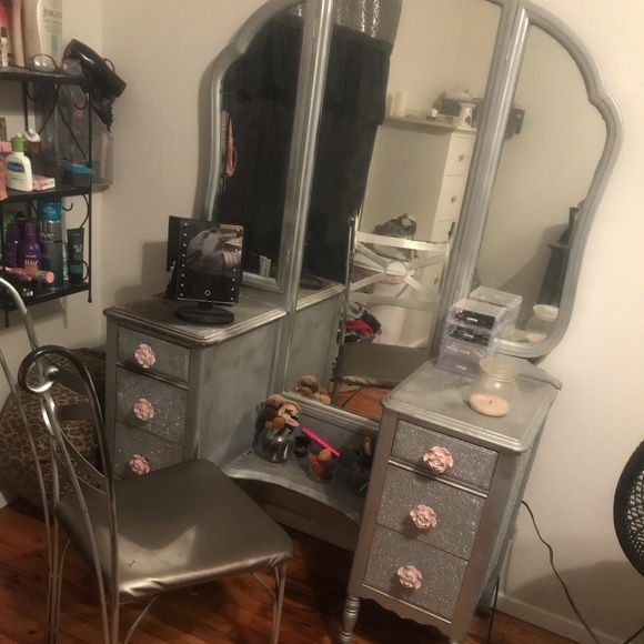 antique makeup vanity